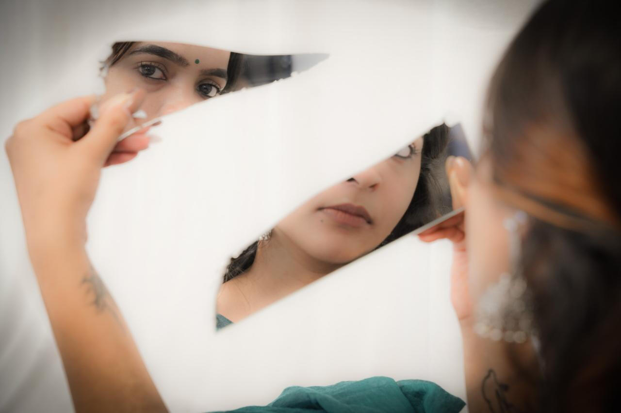 Reflections in fragments — seeing oneself through the broken pieces.